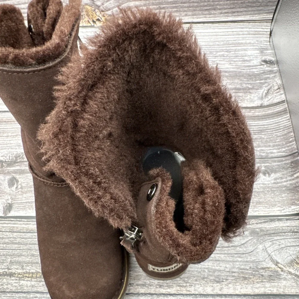 Tundra zippered side